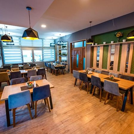 Hotel Oasis Gnojnice Bagian luar foto