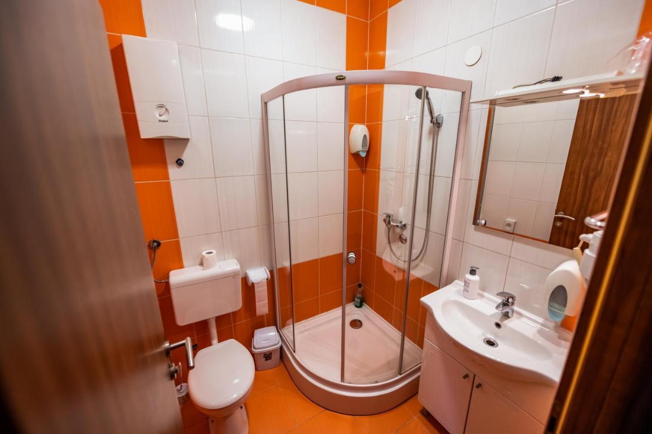 Hotel Oasis Gnojnice Bagian luar foto