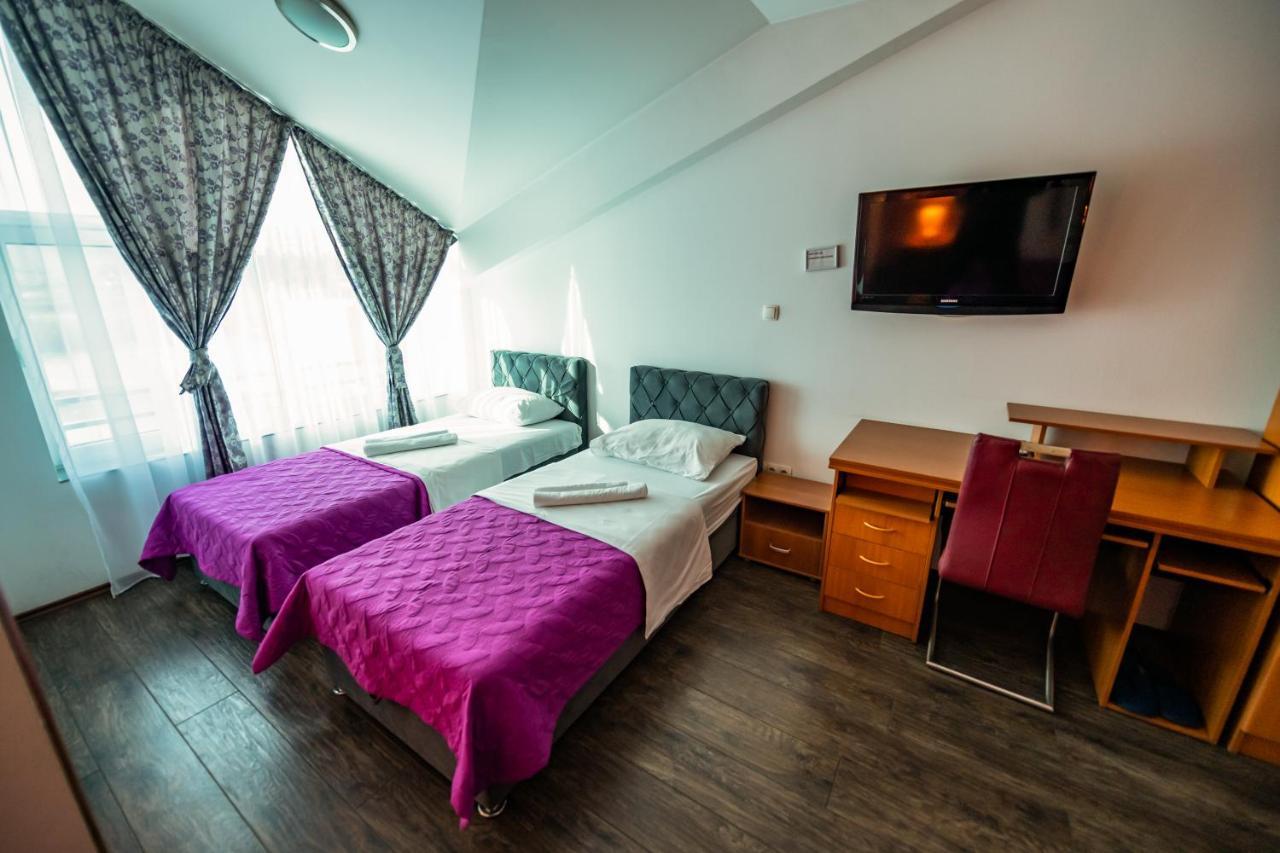 Hotel Oasis Gnojnice Bagian luar foto