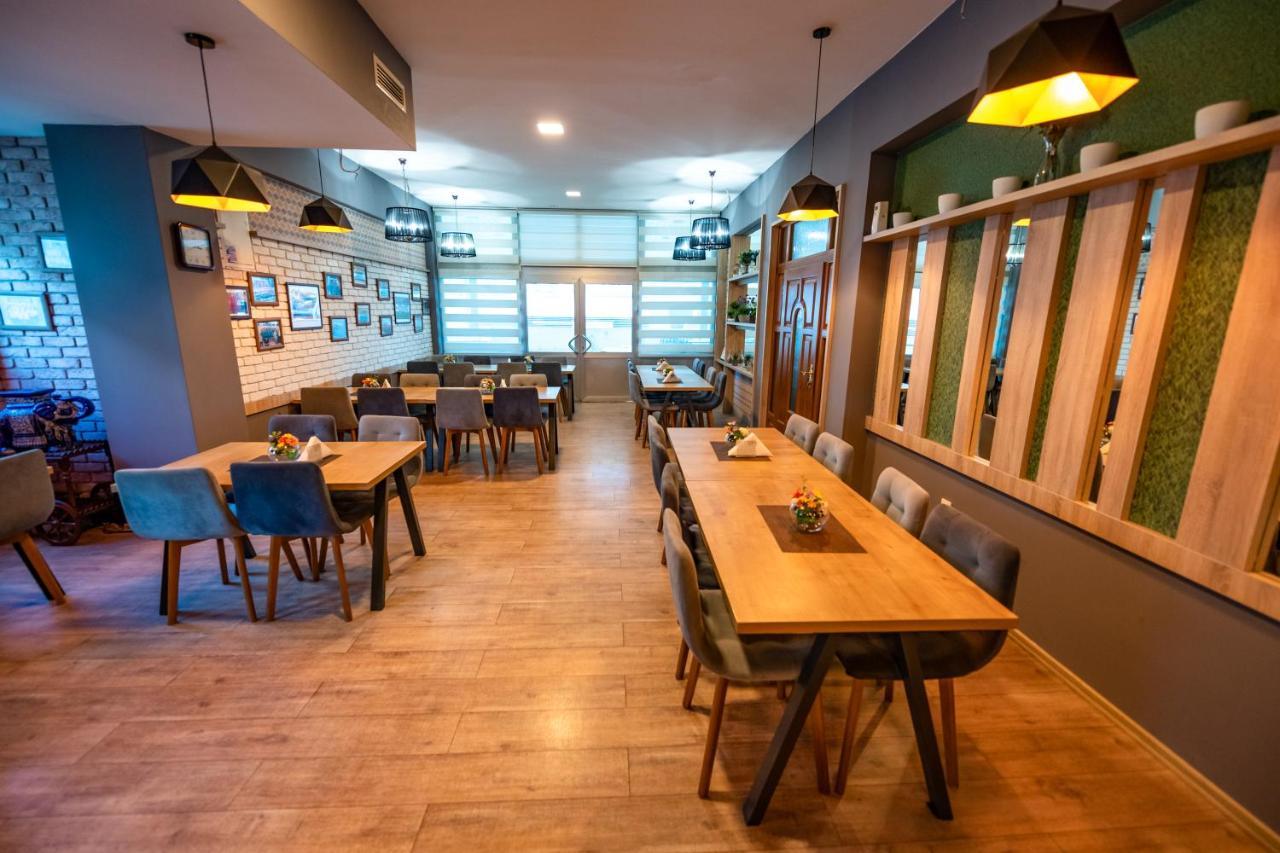 Hotel Oasis Gnojnice Bagian luar foto