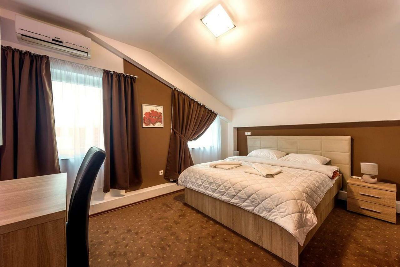 Hotel Oasis Gnojnice Bagian luar foto