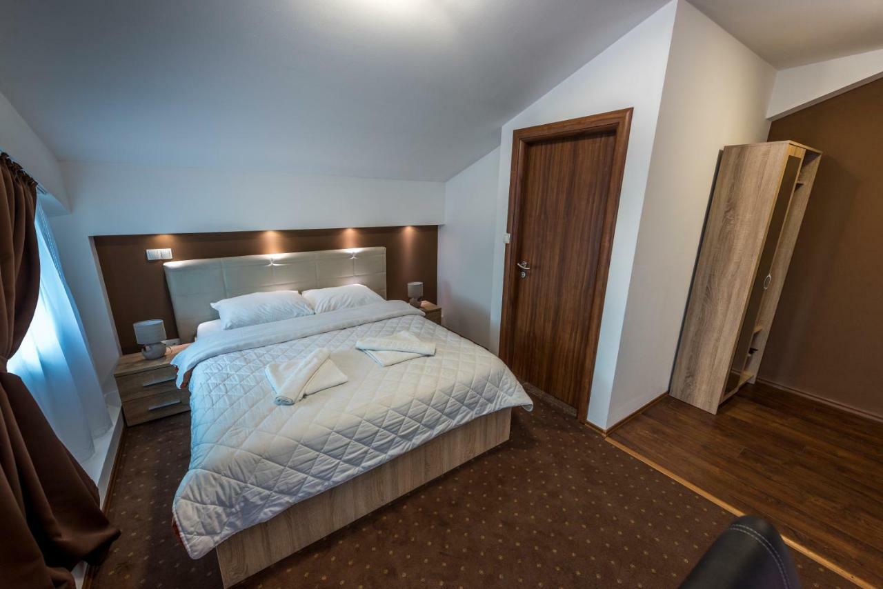 Hotel Oasis Gnojnice Bagian luar foto