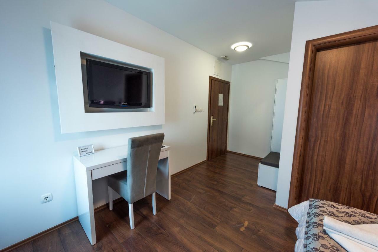 Hotel Oasis Gnojnice Bagian luar foto