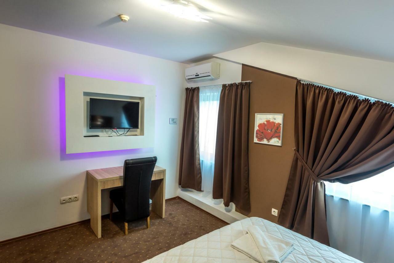 Hotel Oasis Gnojnice Bagian luar foto